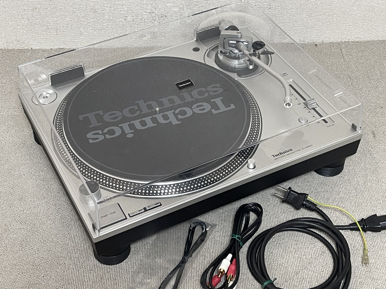 Technics SL-1200MK7 Silver ① Technics SL-DZ1200 Silver w/Box Digital Direct Drive DJ