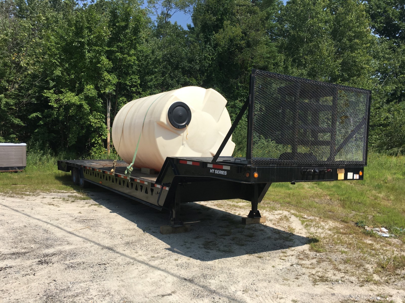 2003 TK70HT-482 Trailking Hydraulic Tail Trailer w/Braden Winch.