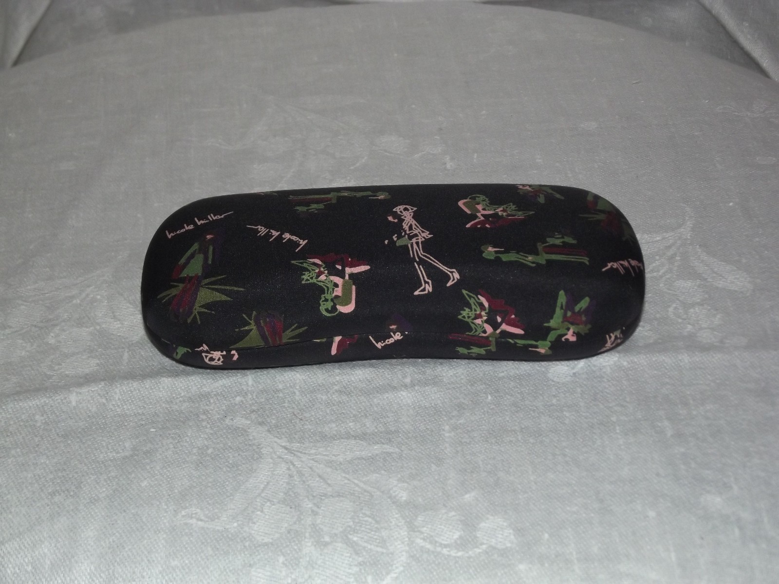 Nicole Miller  Fashion Ladies Fabric Clam Shell Hard Eyeglass Case