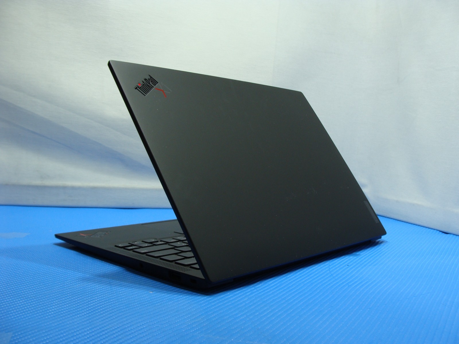 Lenovo ThinkPad X1 Carbon Gen 9 14" i7-1165G7 16GB 1TB SSD Win 11 Pro - Thumbnail 4