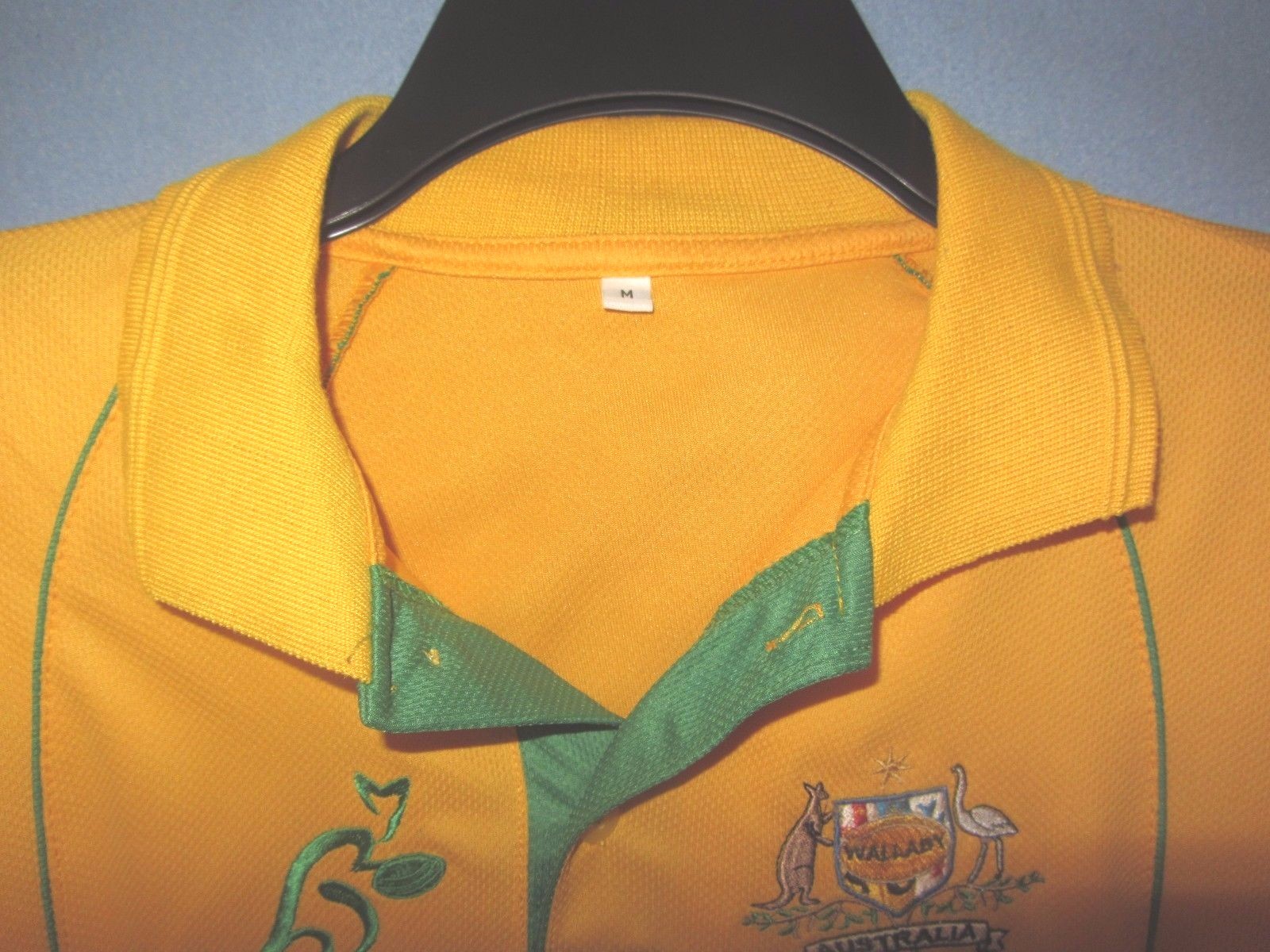 Austrailia Rugby Wallabies jersey shirt sz M sewn logos (fits smaller) Qantas