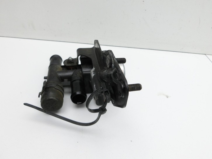 Audi A5 8T 11-16 TDI 3,0 180KW Heizungsventil Wasserventil für Standheizung Audi A5 8T 11-16 04.04.2013 gebraucht Vorschau 2