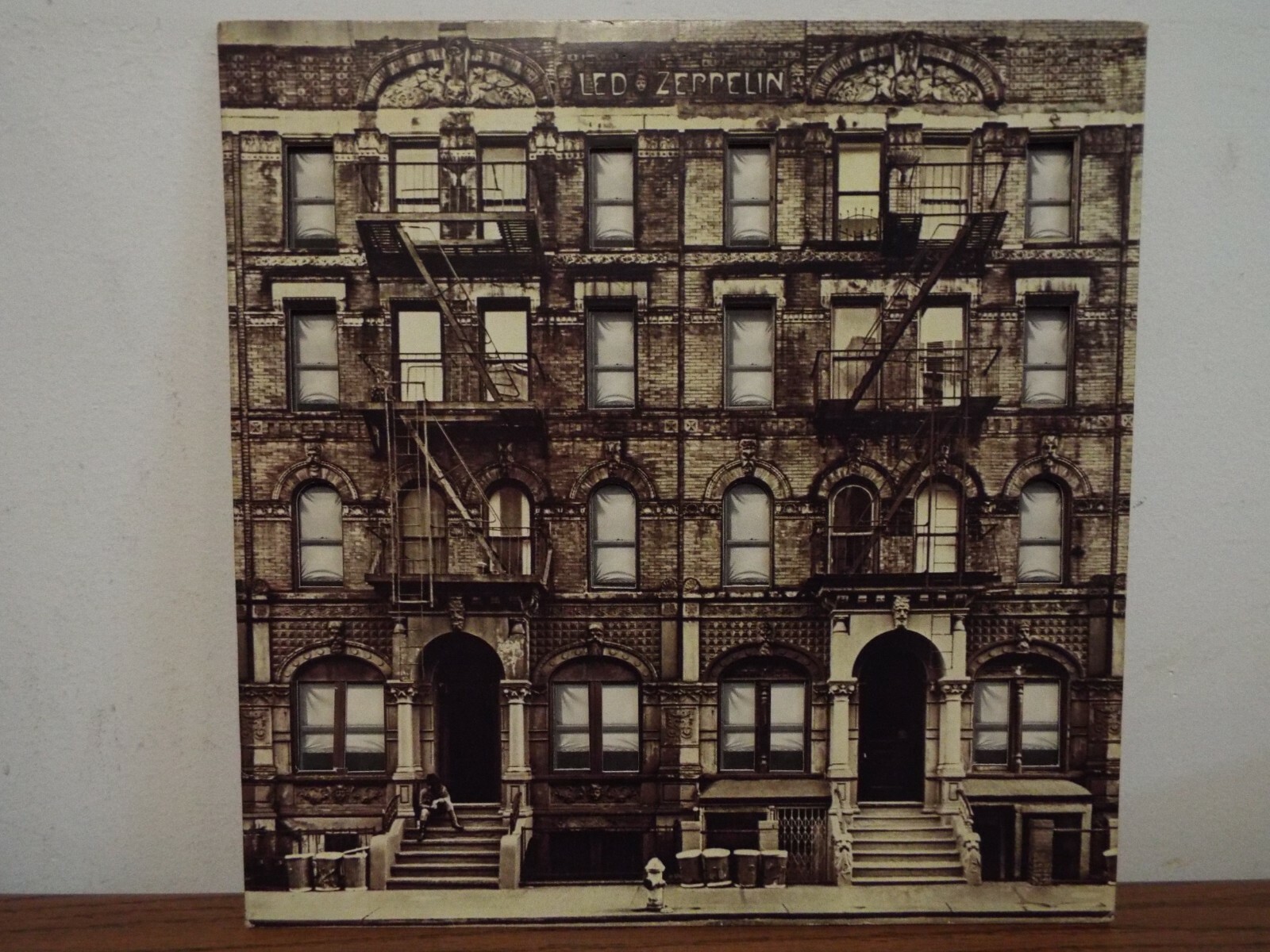 洋楽 Led Zeppelin Physical Graffiti (1975) Led Zeppelin || Physical Graffiti || 1975 - YouTube