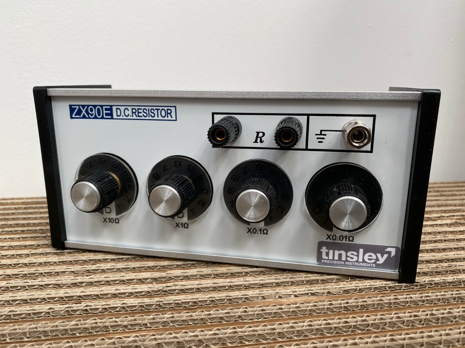 Tinsley ZX90E Series Decade Resistance Box 10mΩ to 100kΩ Tinsley ZX90E Series Decade Resistance Box 10mΩ to 100kΩ