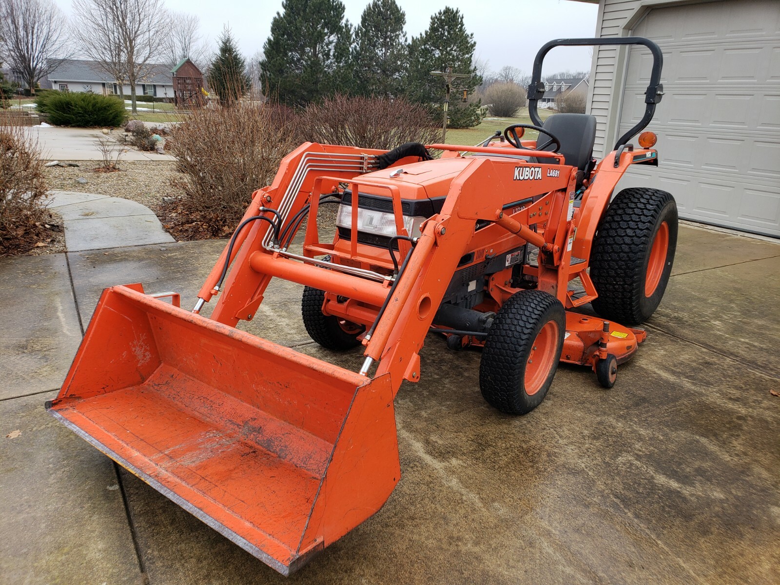 Kubota L3710 HST Tractor - 38HP with Loader and 72