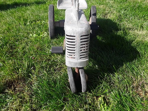 1949 ESKA open grill farmall H pedal tractor