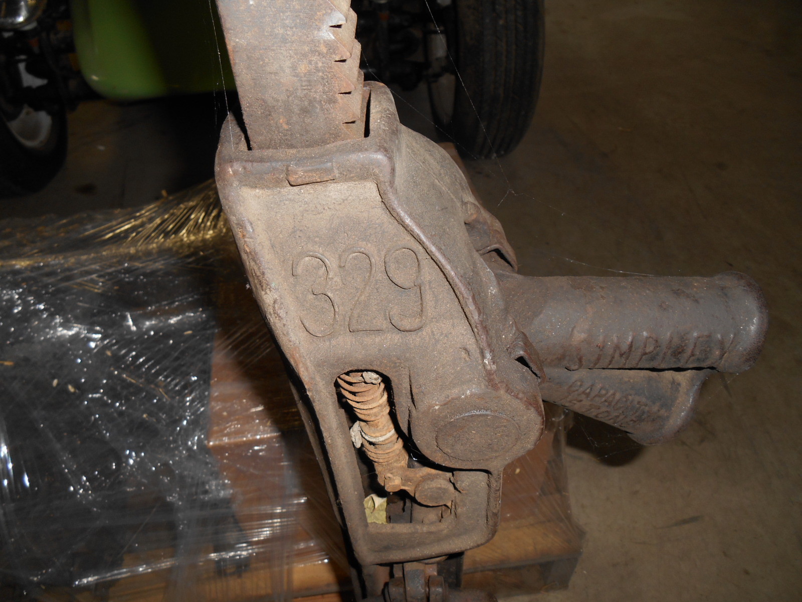 interesting antique  simplex 329 15ton railroad barn jack farm