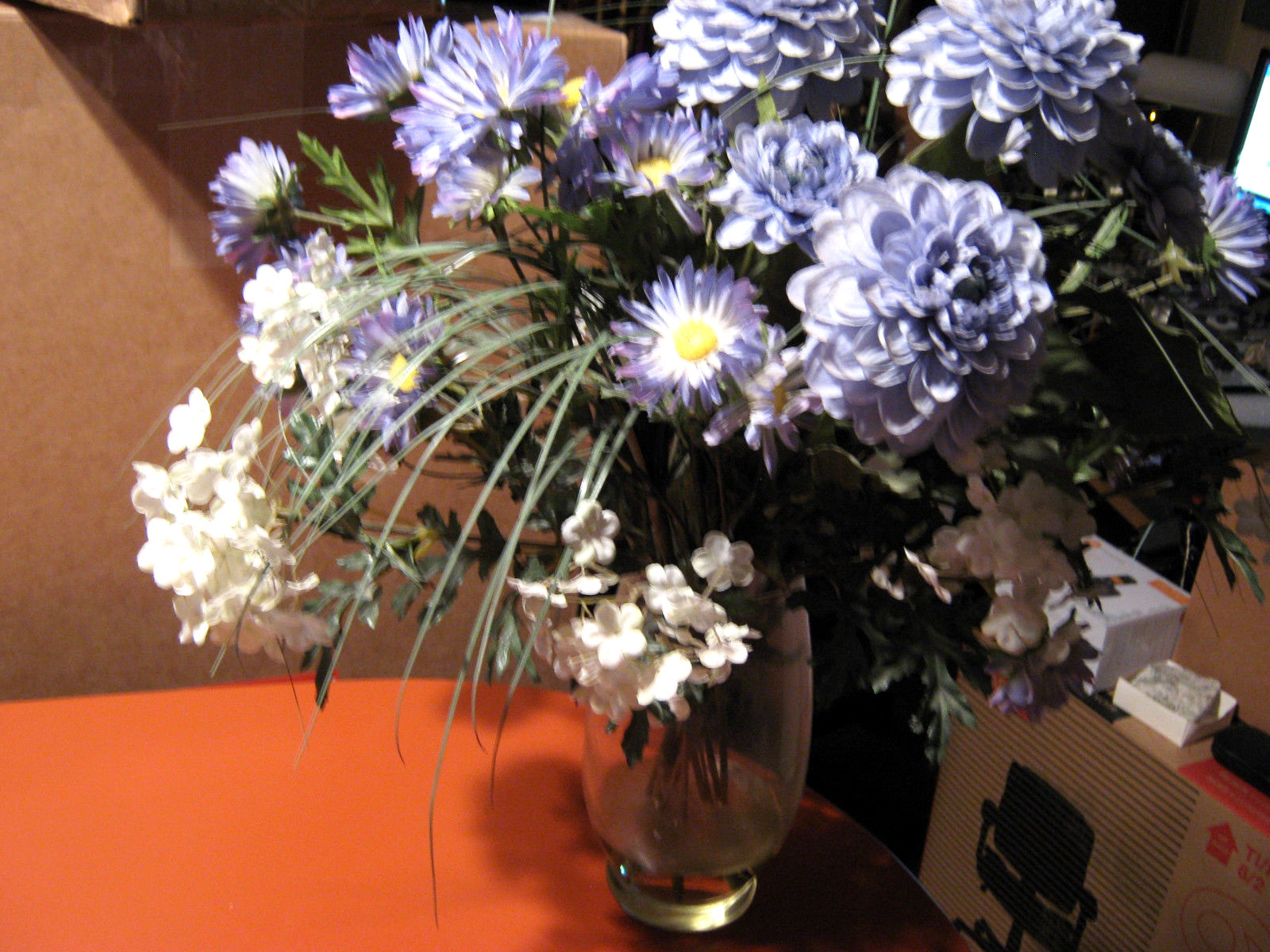 ARTIFICIAL SILK BLUE CARNATION FLOWER ARRANGEMENT w/ Glass Vase