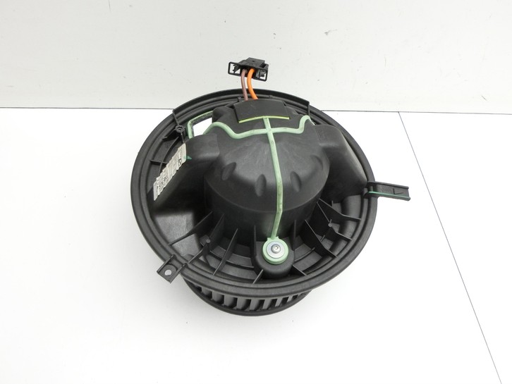 BMW E91 330XD 05-08 Gebläsemotor Lüftermotor Heizungsgebläse BMW E91 330XD 05-08 15.02.2006 9227670 64119227670... Vorschau 2