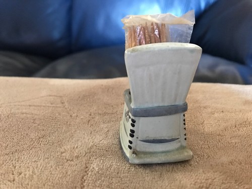 VINTAGE TOOTHPICK HOLDER MADE IN TAIWAN