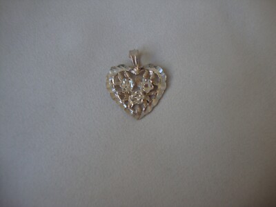 VINTAGE OPENWORK 3 FLOWER HEART W/SPARKLY DIAMOND CUTS SILVER STAMP 925 PENDANT