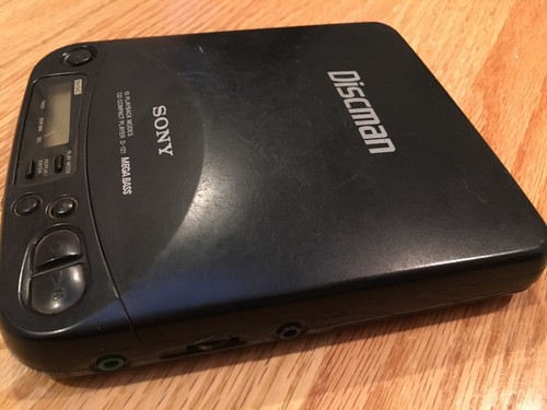 Sony Discman D-121 Personal Compact Disc CD Player Mega Bass Made in Japan