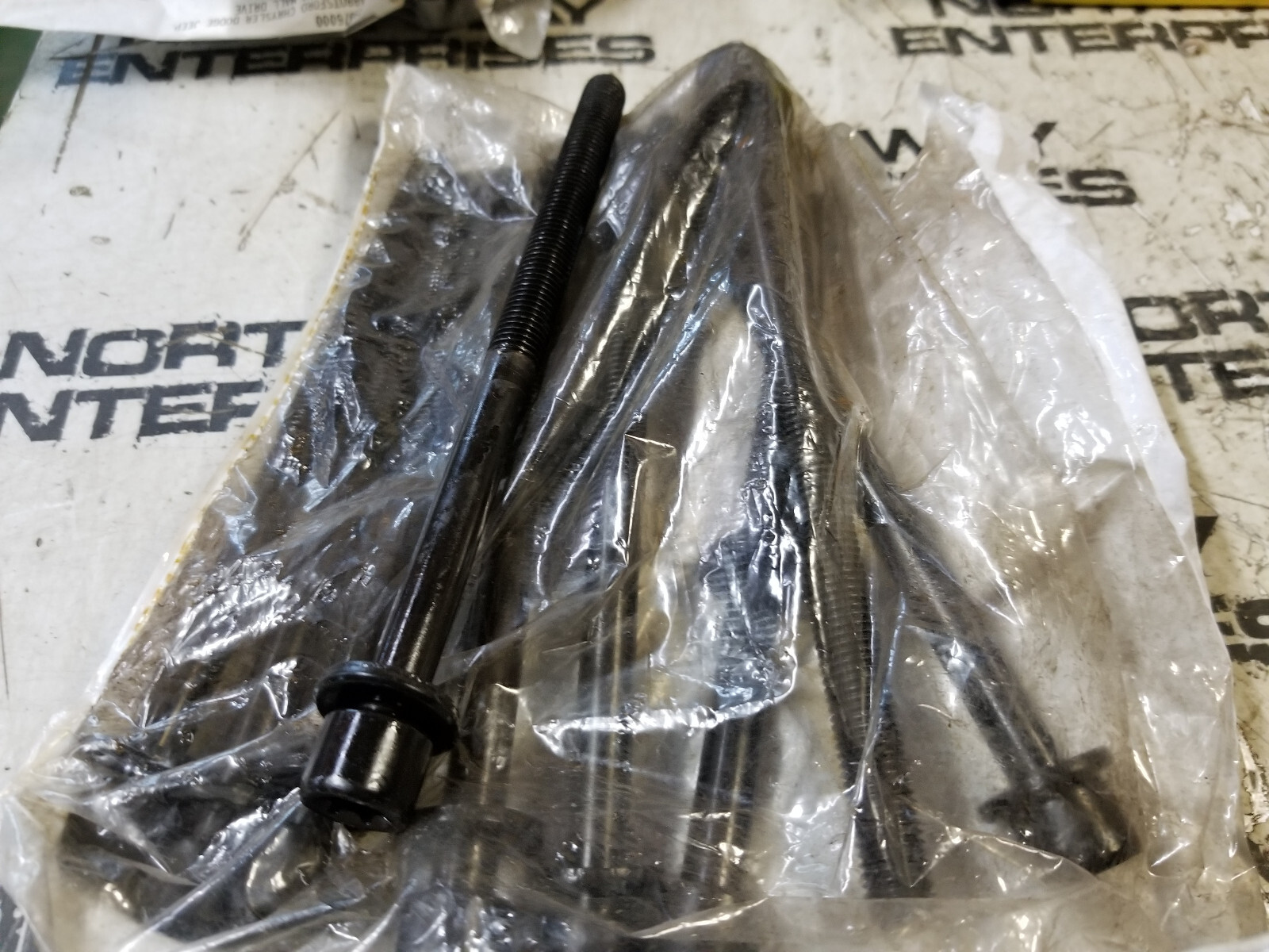 1 PACK OF 10PC 06508858AA HEAD BOLTS - Picture 1 of 4