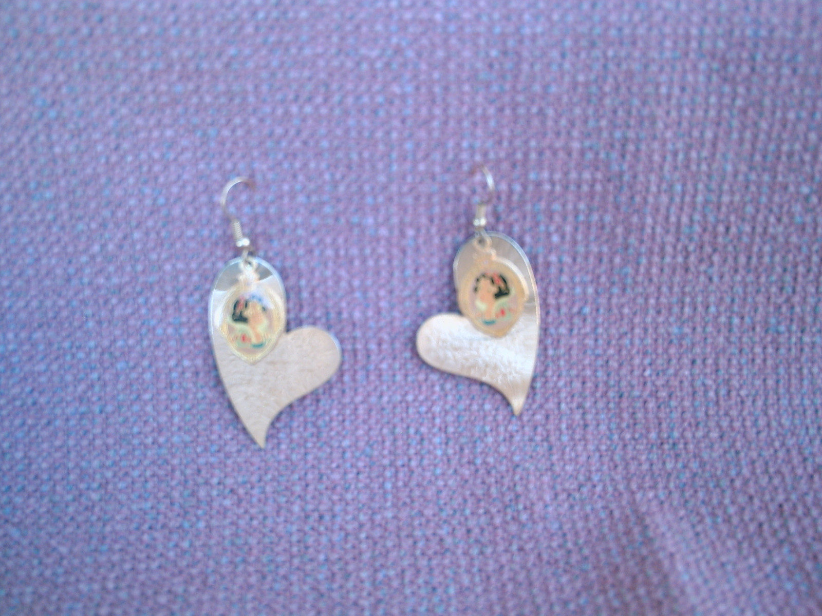 VINTAGE Pair Of Disney Snow White Princess Dangle Earrings - Collectible Jewelry