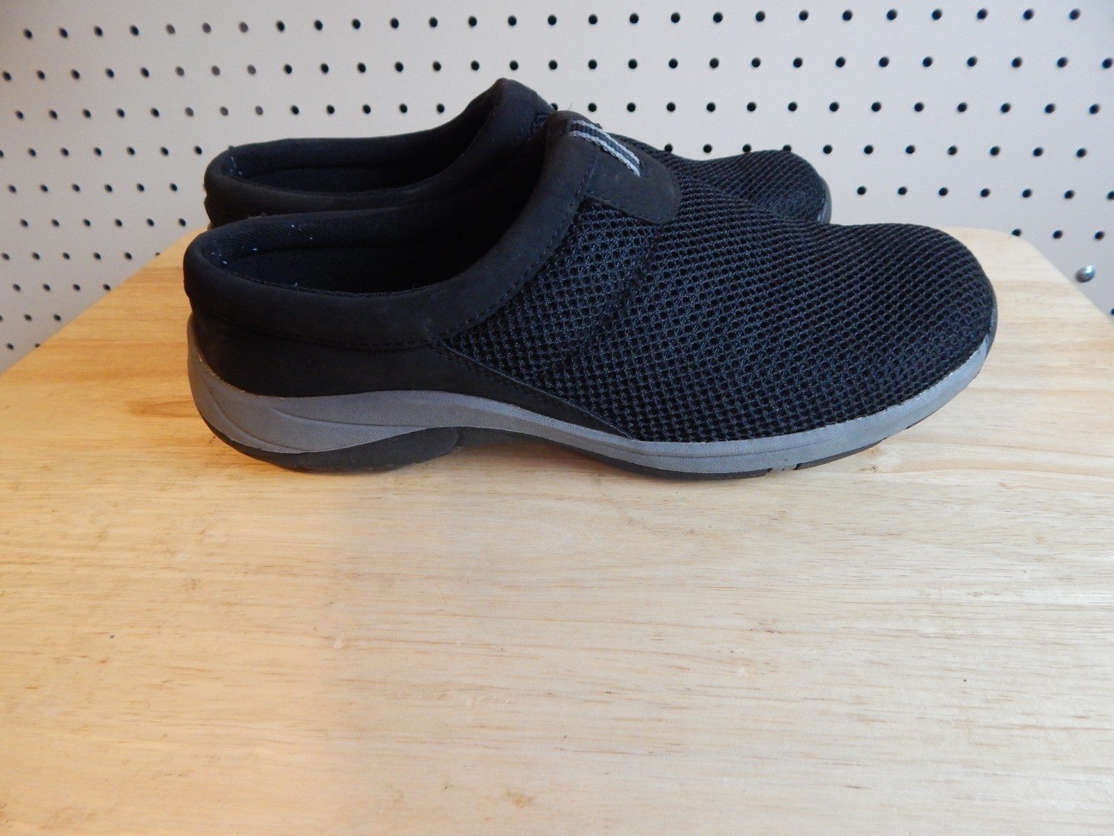 Womens Croft & Barrow slip on shoes - black - size 10 - Yoniblack