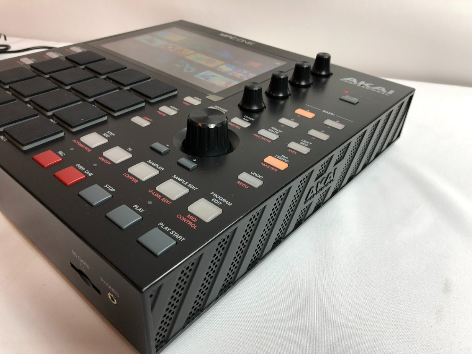 Akai Professional MPC One Standalone Music Production Center Akai Professional MPC One Standalone Music Production Center