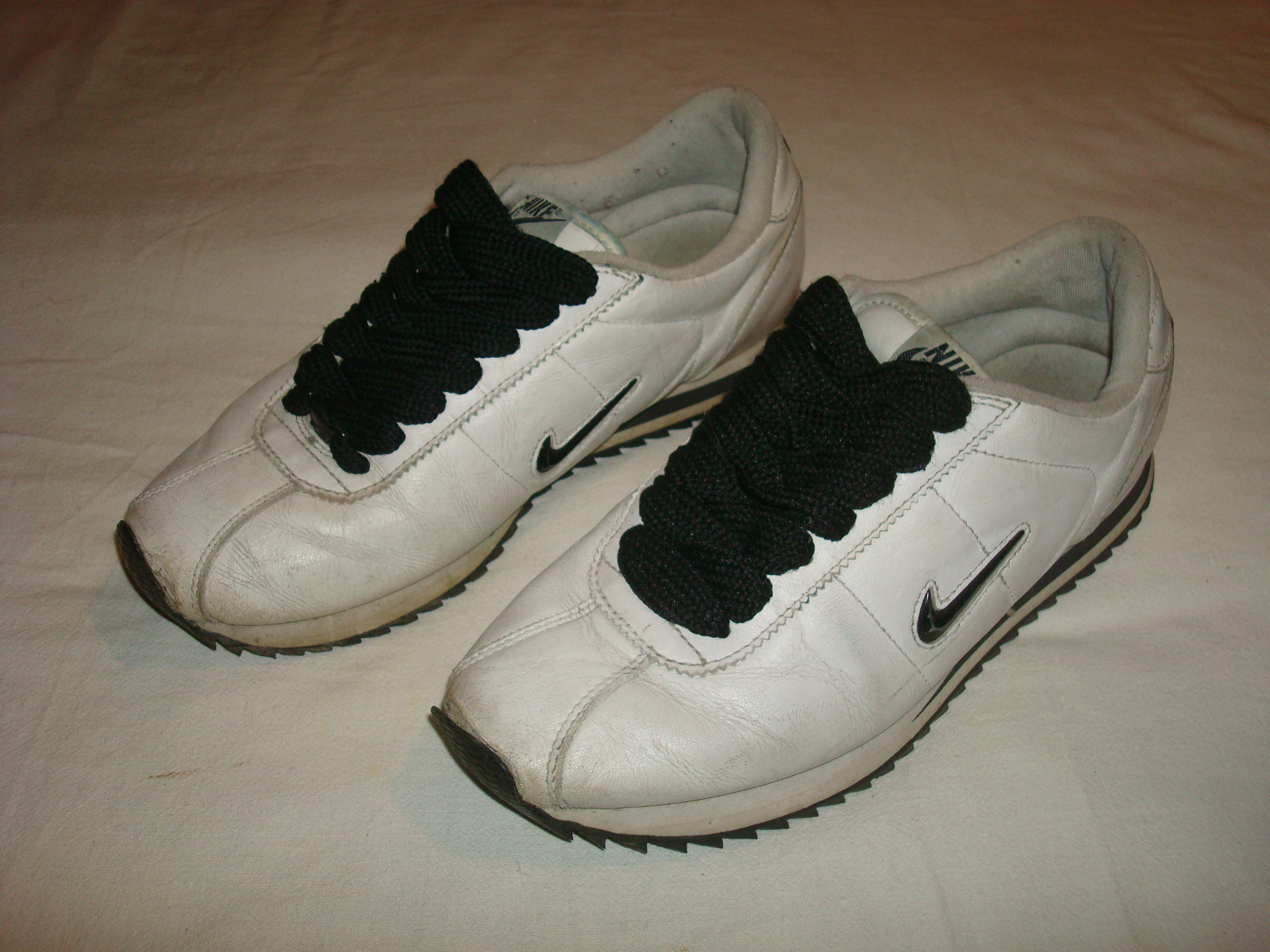 nike cortez with fat laces