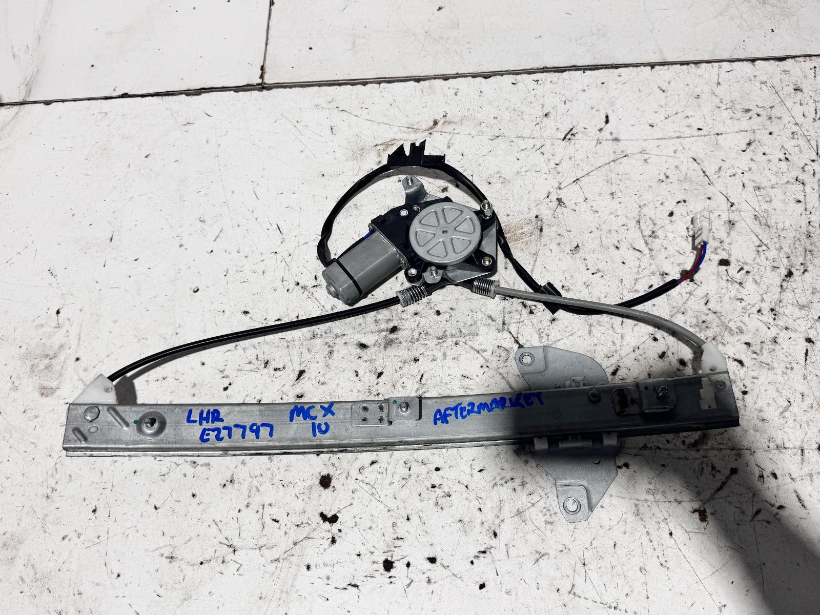 Toyota Avalon Left Rear Door Window Regulator MCX10 07/2000-06/2005