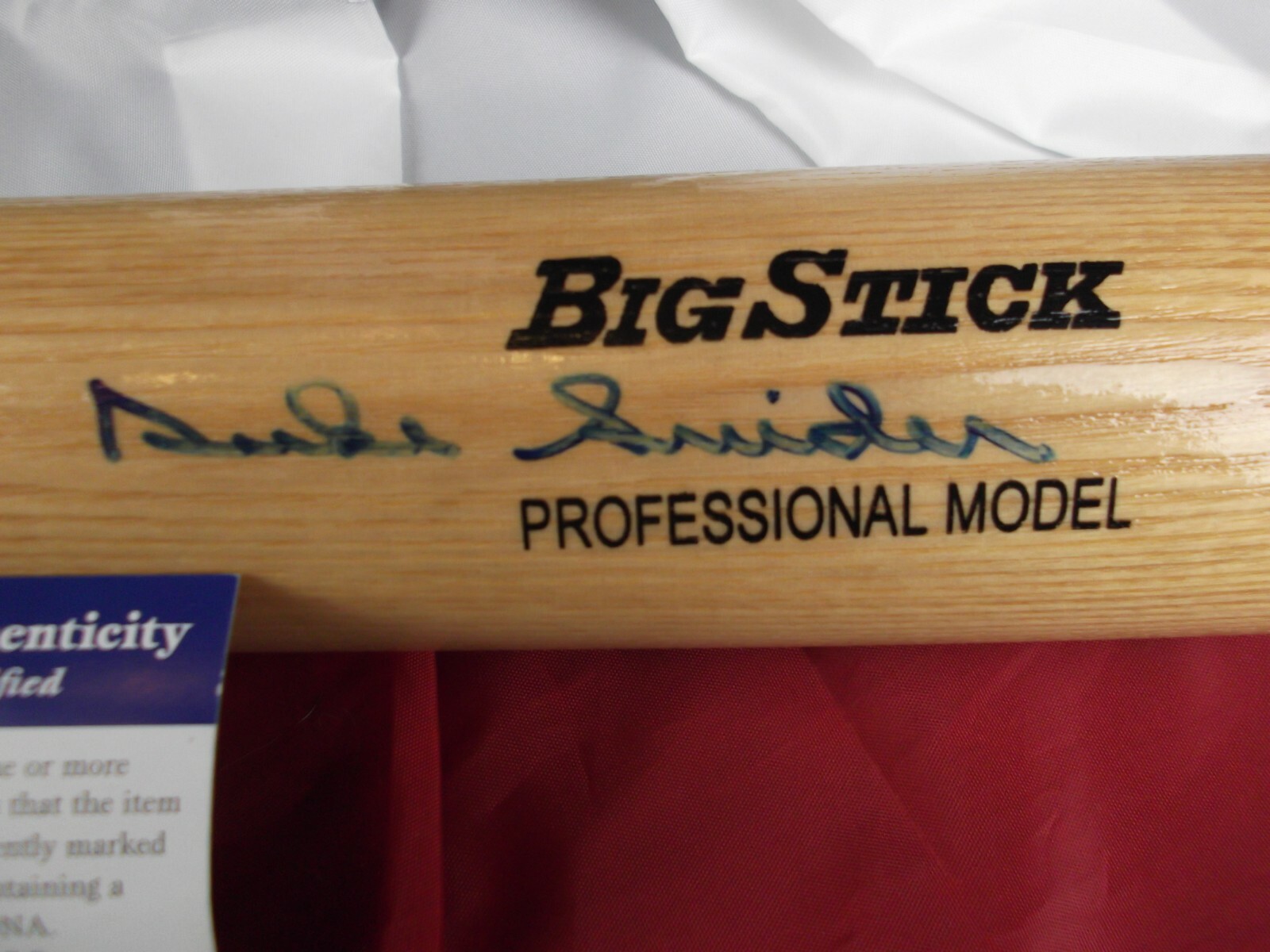 NICE SHARP CLEAN SIGNED DUKE SNIDER BASEBALL BAT WITH PSA/COA AND CLEAR CASE