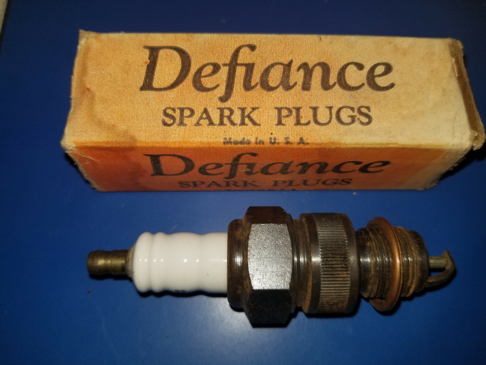 TWO VINTAGE 18mm LONG REACH INTERNATIONAL HARVESTER FARMALL DIESEL SPARK PLUGS
