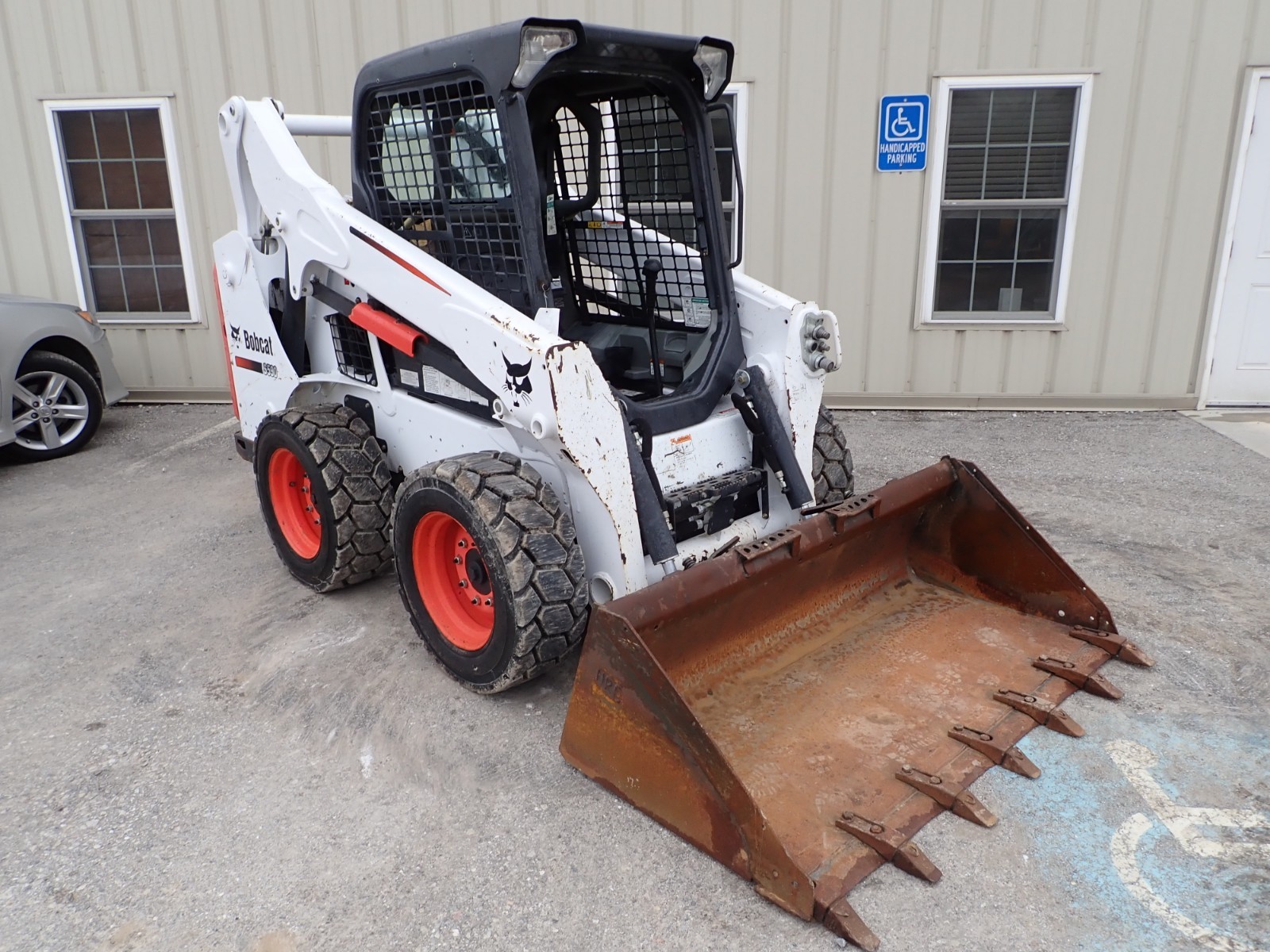 2015 BOBCAT S590 SKID STEER, AUX HYDRAULICS, KEYLESS, 940 HRS, 66 HP DIESEL
