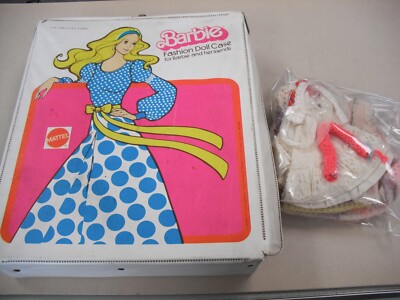 1970s BARBIE FASHION DOLL CASE WITH 3 DOLLS & EXTRA ACCESSORY OUTFITSの