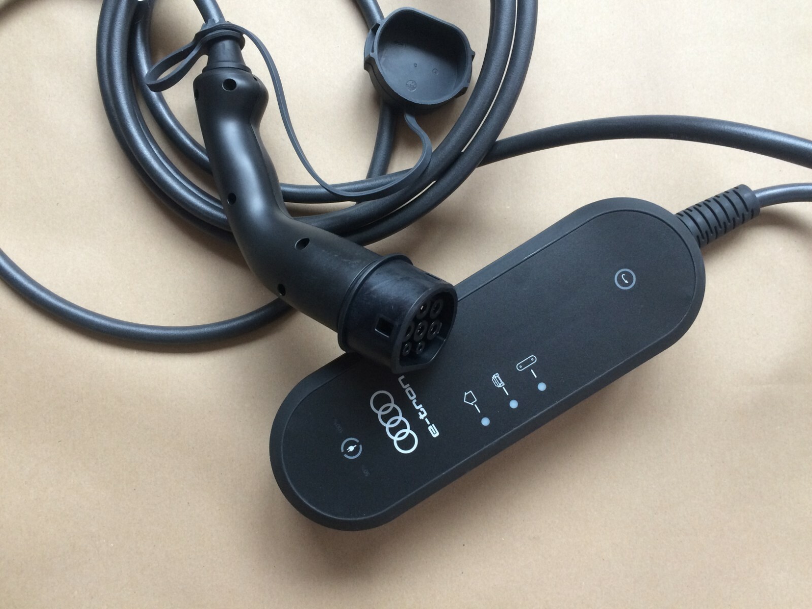 新品 Audi Universal Charger 8kW e-tron充電器