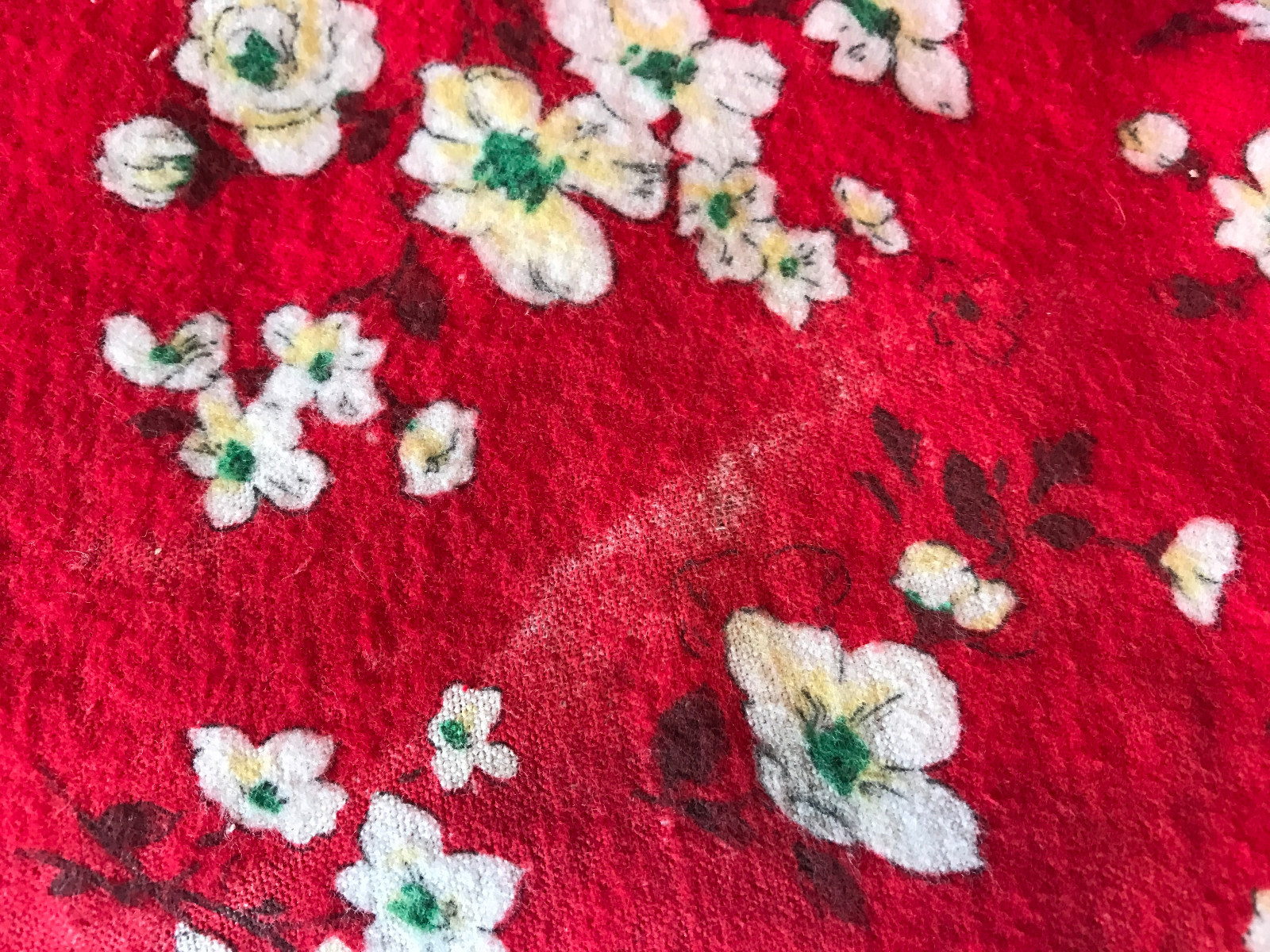 Vintage Red Flannel Yellow White Roses 8yds x 35