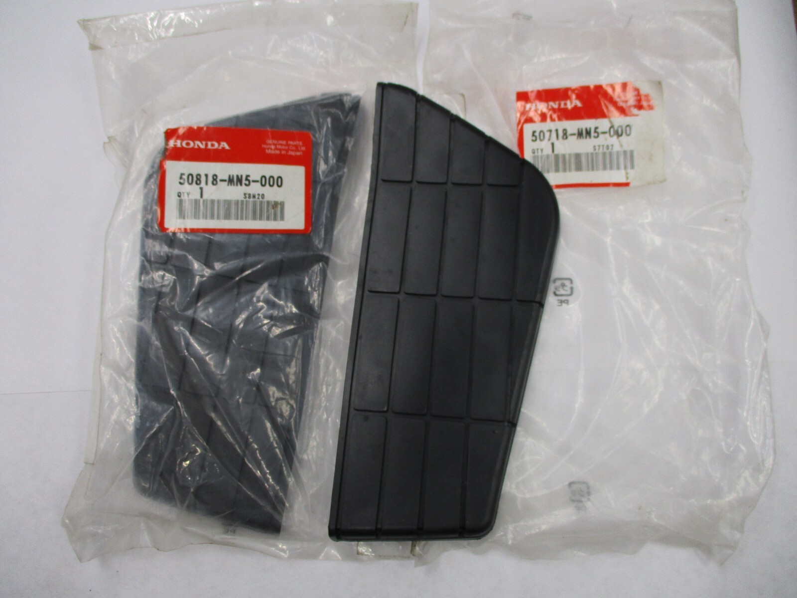 Honda GL1500 Gold Wing NOS OEM Rear Foot Rest Covers 50718