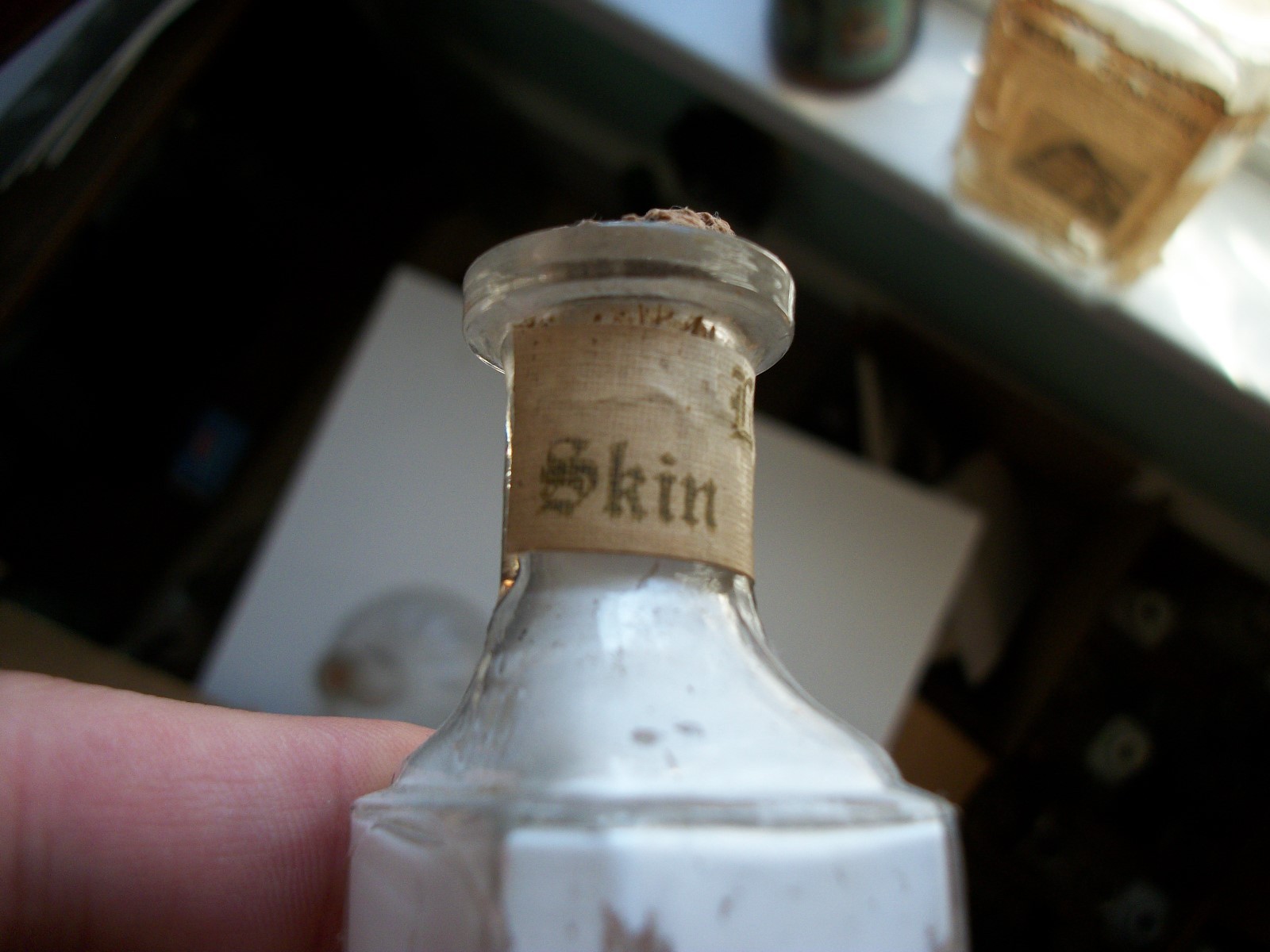 LABELED ROBERT'S PERFUMER ST LOUIS LIQUID SKIN BEAD? ORIGINAL CORK SOME CONTS.