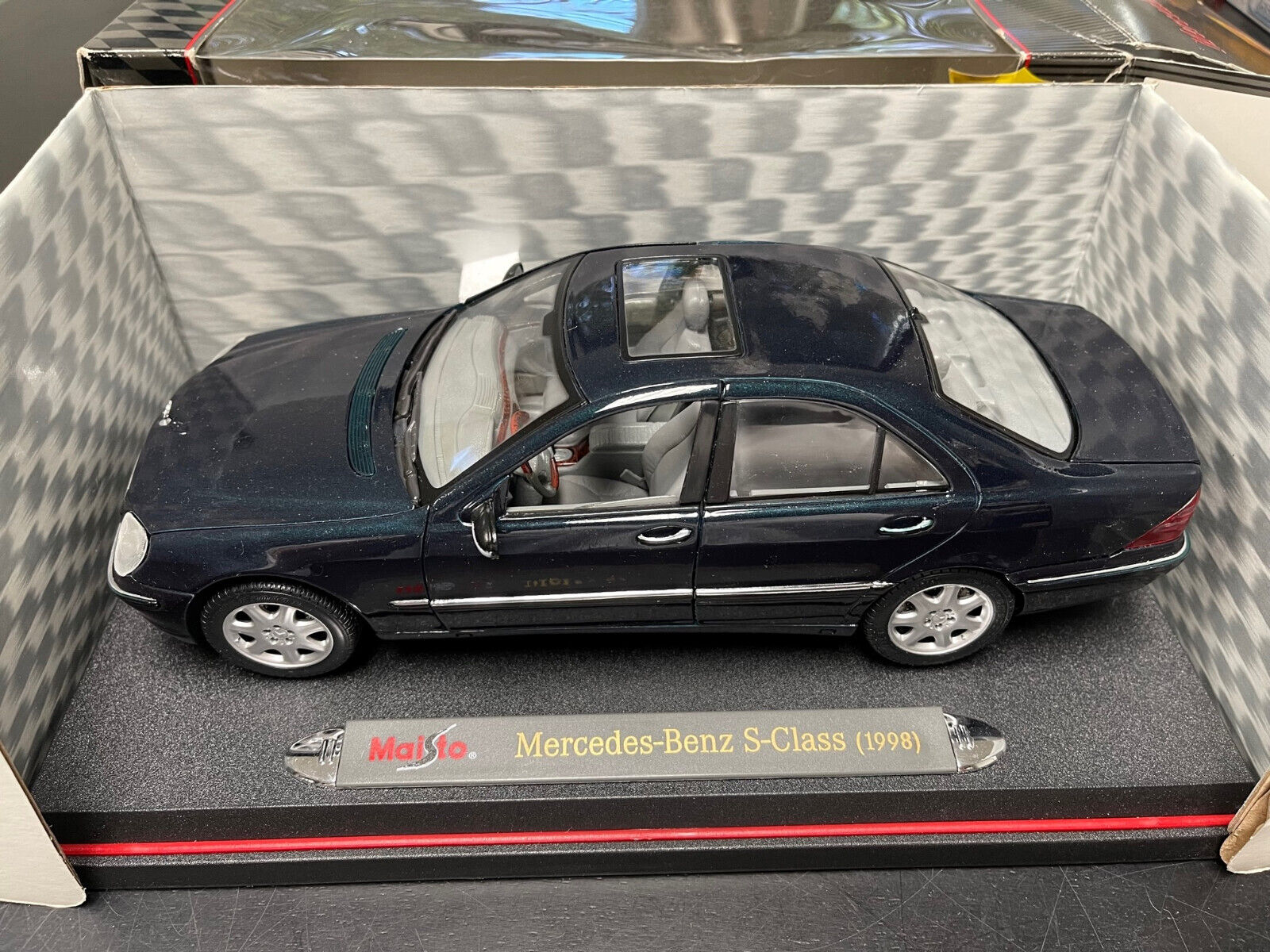 1:18 Maisto Special Edition 1998 Mercedes Benz S-Class Rare 1:18 Maisto Special Edition 1998 Mercedes Benz S-Class Rare