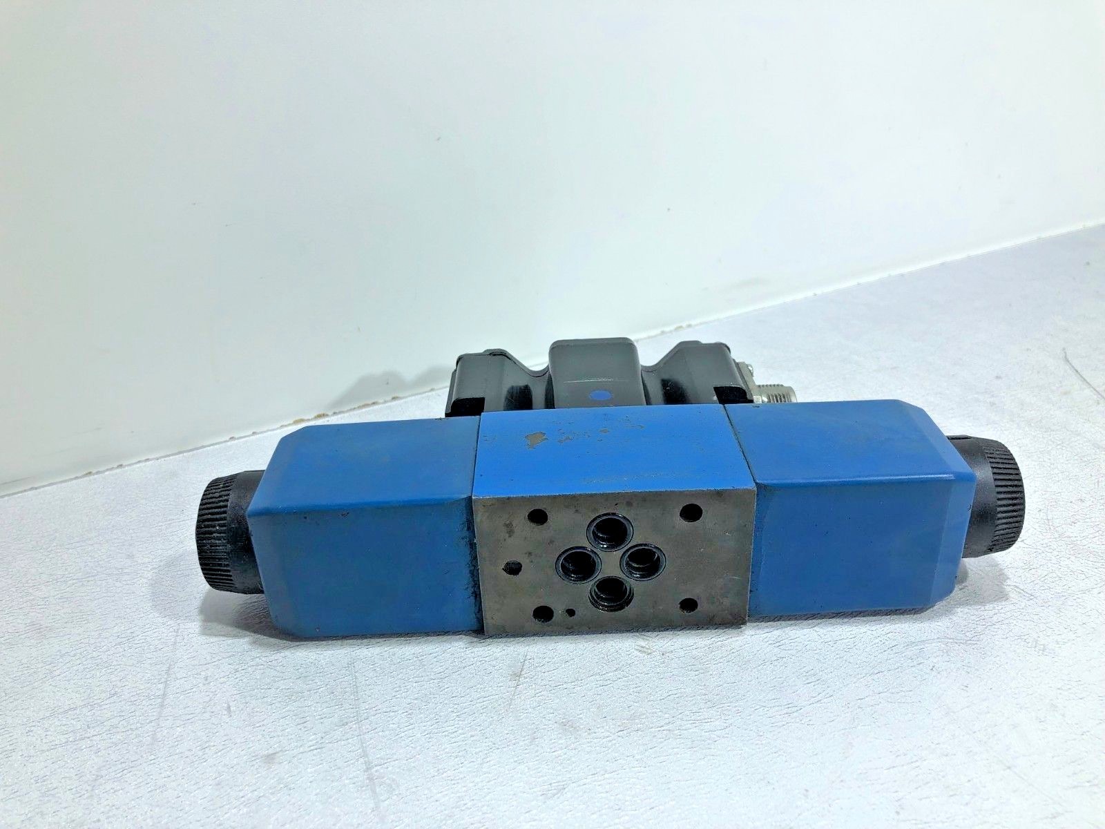 EATON VICKERS Proportional Directional Valve KBDG5V-7-33C10N-M1-PE7-H1-10 OEM