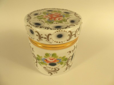 Bohemian White Cut to Green Hinged Box