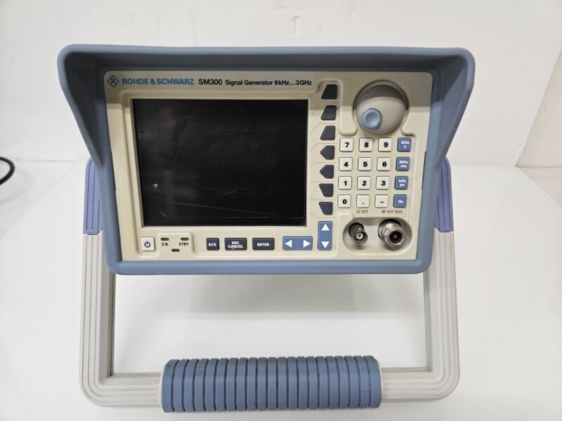 Rohde & Schwarz SM300 Vector Signal Generator 9KHz to 3GHz, Serial number 101154