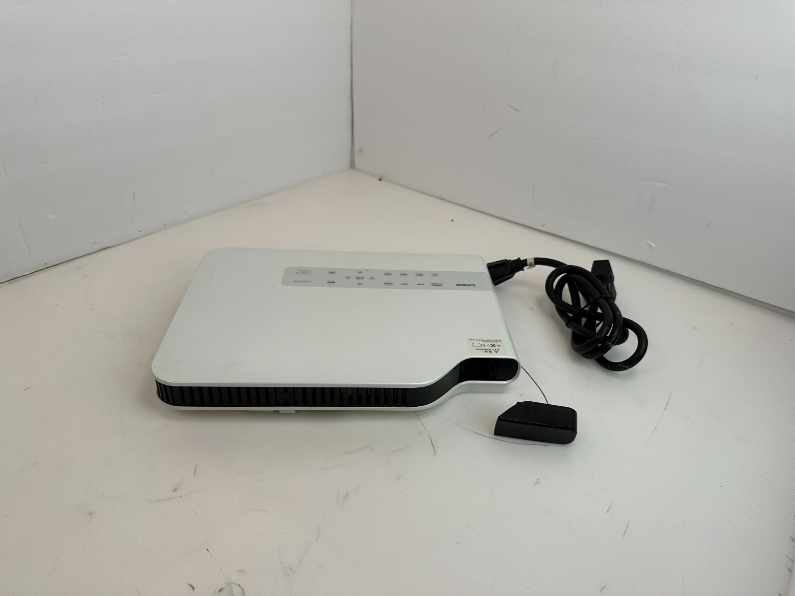 【CASIO】カシオ軽量コンパクトプロジェクターXJ-A140V Casio XJ-A140v DLP Data Projector with 2x Optical Zoom for