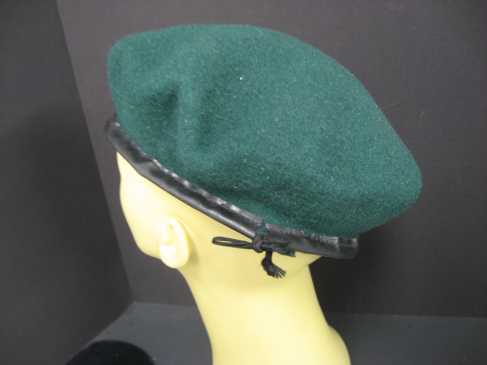 Green Wool Tam Beret Hat With Badge Men's Civil War Reenactment Hat Size 7 1/8 5