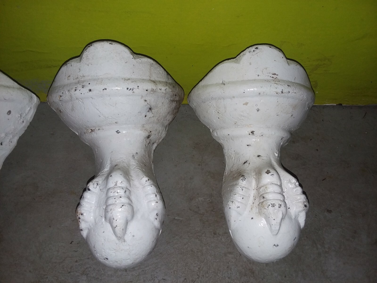 Antique clawfoot tub feet