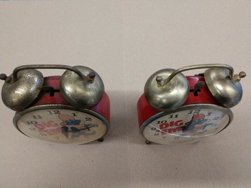 9D/VINTAGE DIG EM FROG 1979 KELLOGG/TWIN BELL ALARM CLOCKS/RARE! Lot of 2