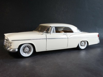 Maisto 1956 Chrysler 300 B 1:18 Scale Diecast Model 300B Car White