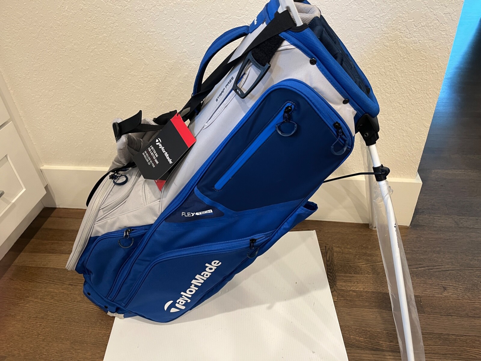 TaylorMade Flextech Crossover Stand Bag:  Color: Gray Cool/Blutaful: Brand NEW!