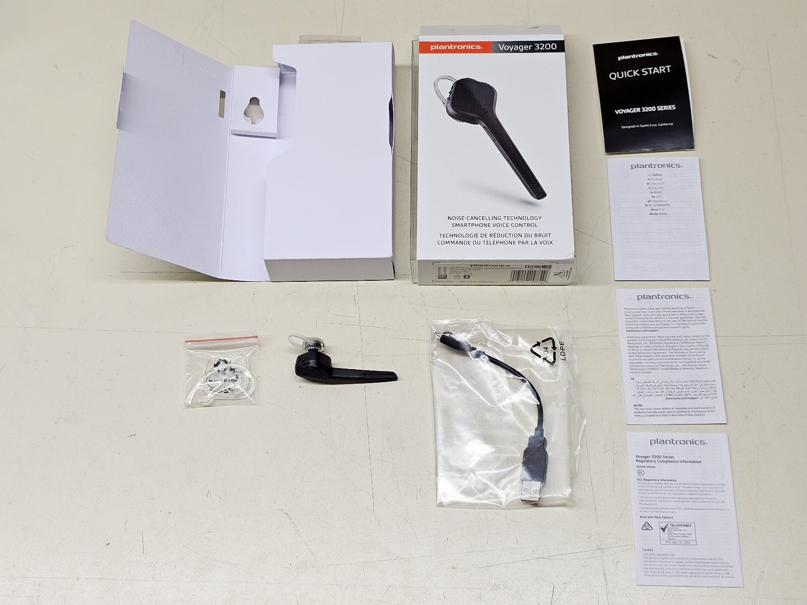 Plantronics Voyager 3200 Bluetooth Headset + Accessories PITE17 PARTS/REPAIR Plantronics Voyager 3200 Bluetooth Headset + Accessories PITE17 PARTS/REPAIR
