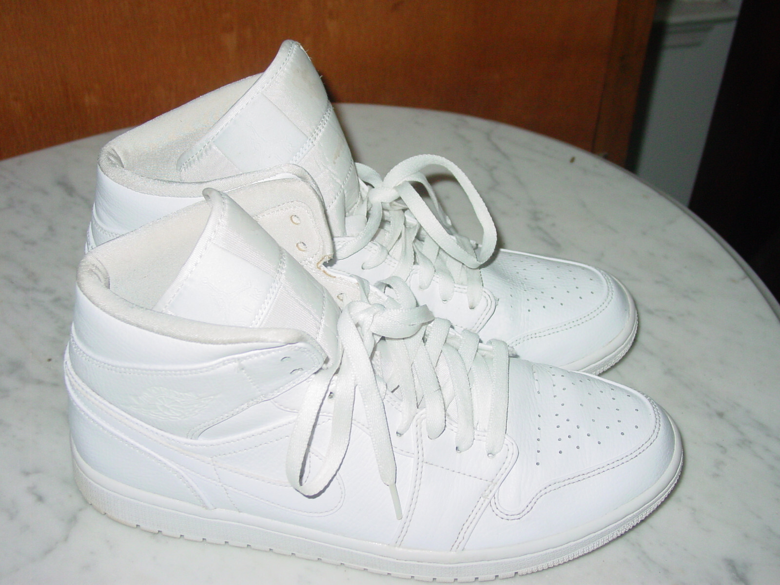 スニーカー NIKE Air Jordan 1 Mid Triple White [wmns] SS 19 2019 Air Jordan 1 Mid WMNS Triple White | Kixify Marketplace