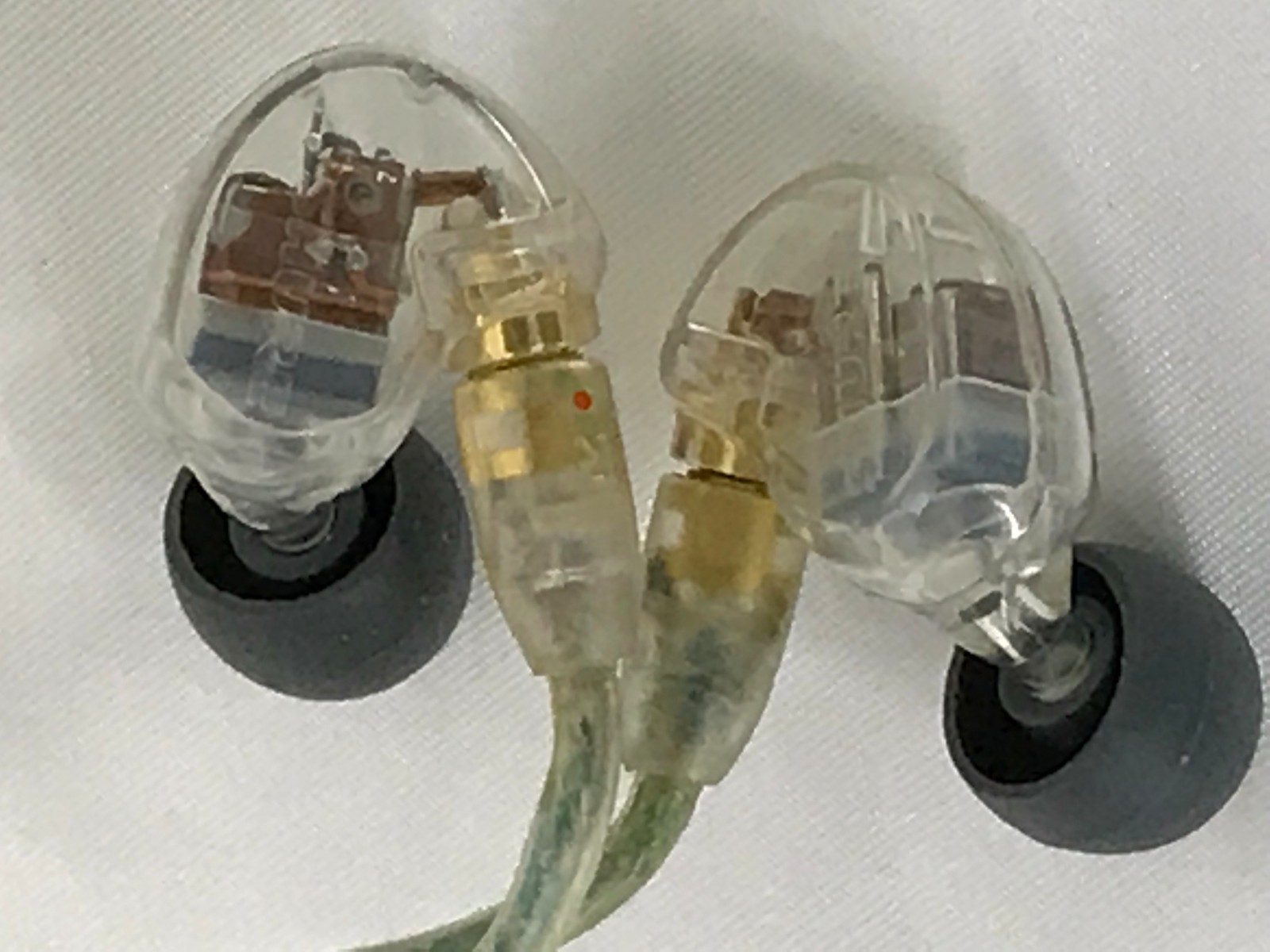 Shure SE535 Sound Isolating In-Ear Headphones - Clear  19-4G