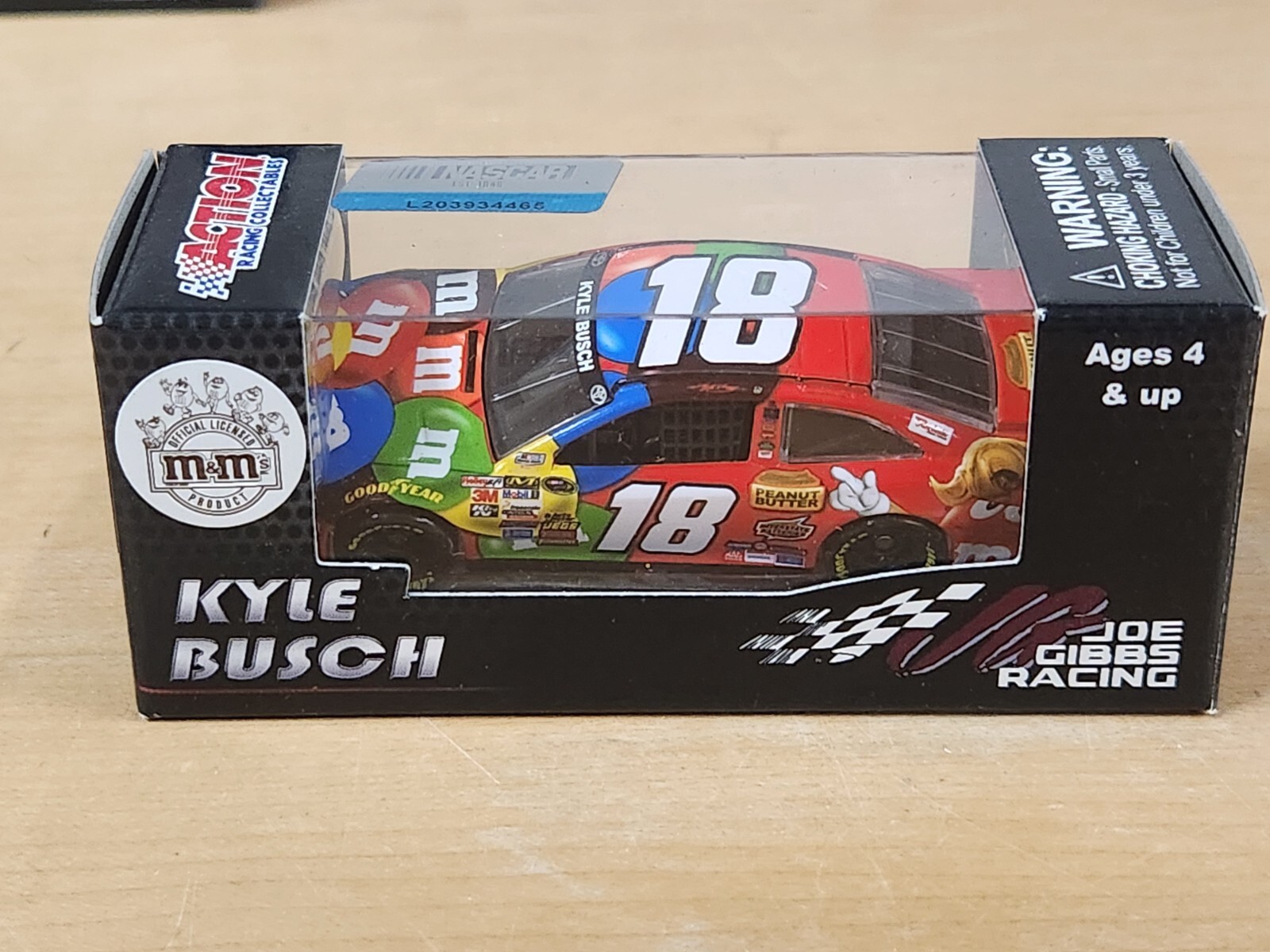 2014 #18 Kyle Busch M&Ms Peanut Butter 1/64 Action NASCAR