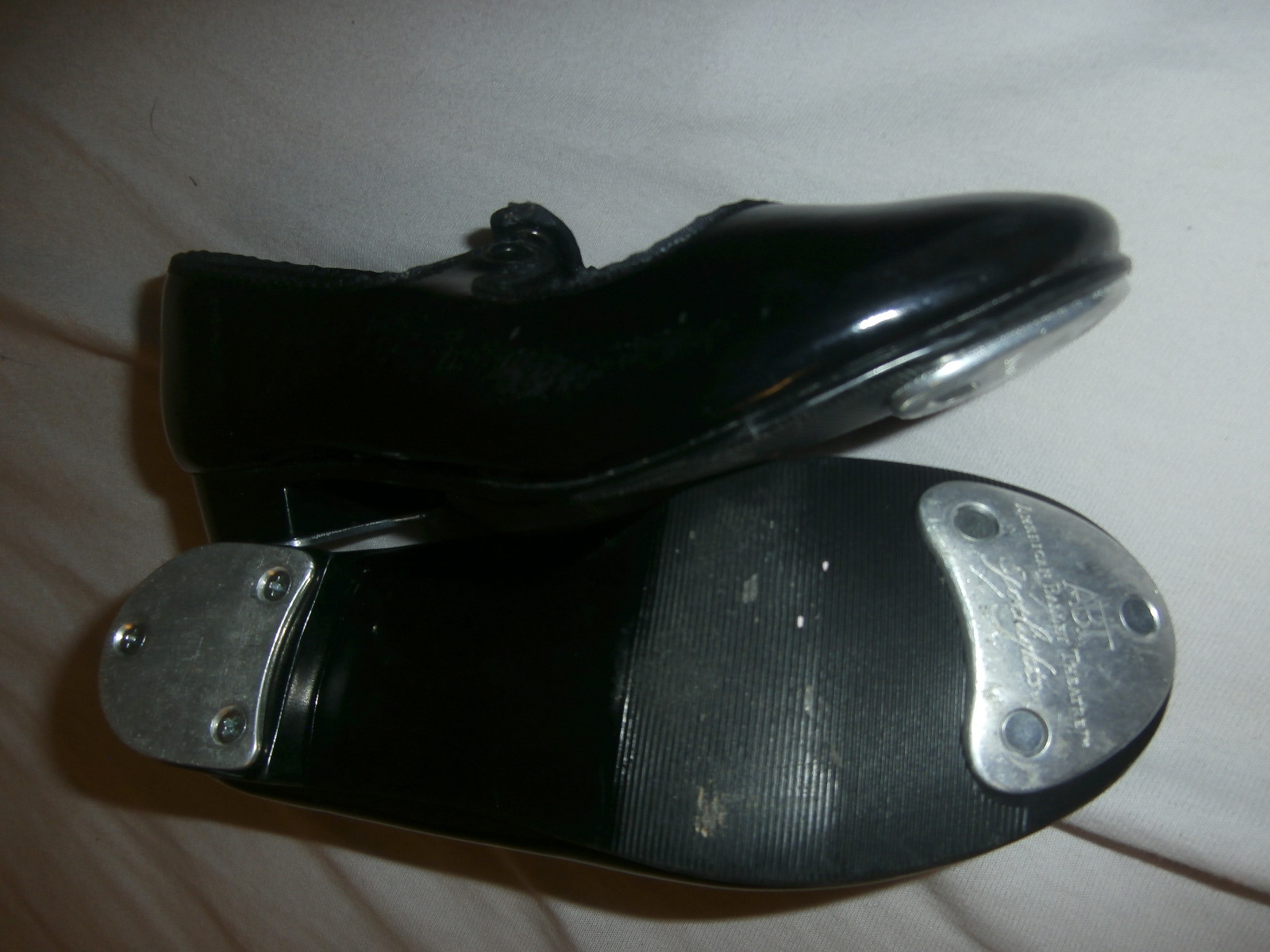GIRLS BLACK TAP SHOES SIZE 9 1/2 9.5 DANCE