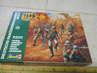 VTG Revell Plastic Model Kit 1/72 Figures 2511 WW2 German Armored Infantry
