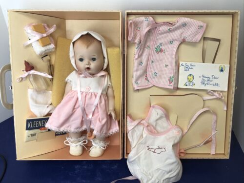 10.5” Danbury Mint “Tiny Tears” Porcelain Baby Doll 10.5” Danbury Mint “Tiny Tears” Porcelain Baby Doll