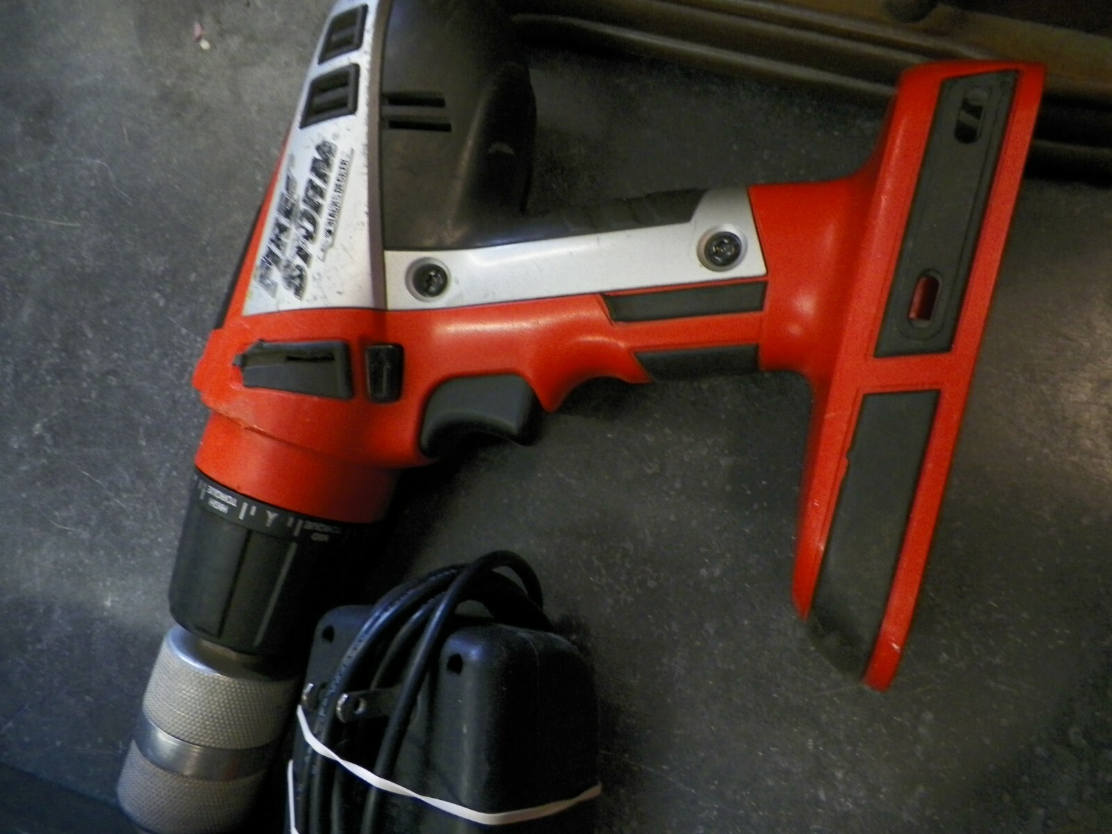 BLACK & DECKER FIRE STORM 24V CORDLESS HAMMER DRILL/DRIVER SET with Case