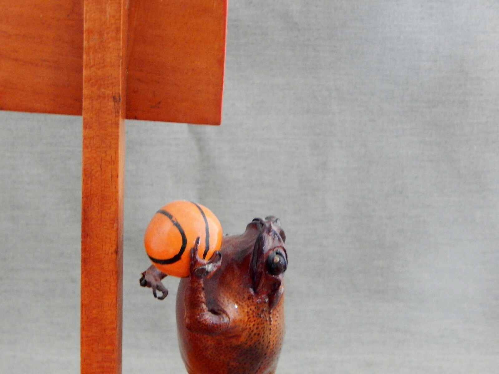 GENUINE ACTION FROG WITH BALL AND BASKETBALL HOOP.