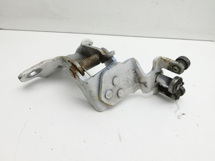 Nissan NV200 09-21 Kasten Führungsrolle für Schiebetür Rechts Mitte Nissan NV200 09-21 01.08.2010 82410JX00A gebraucht Vorschau 3